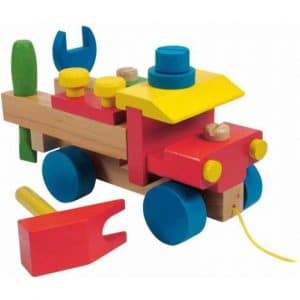Drveni kamiončić s alatom